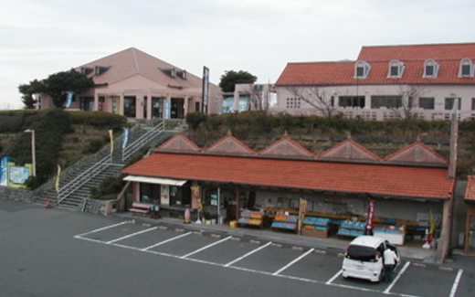 佐田岬メロディーライン沿いの道の駅「瀬戸農業公園」の外観写真です。